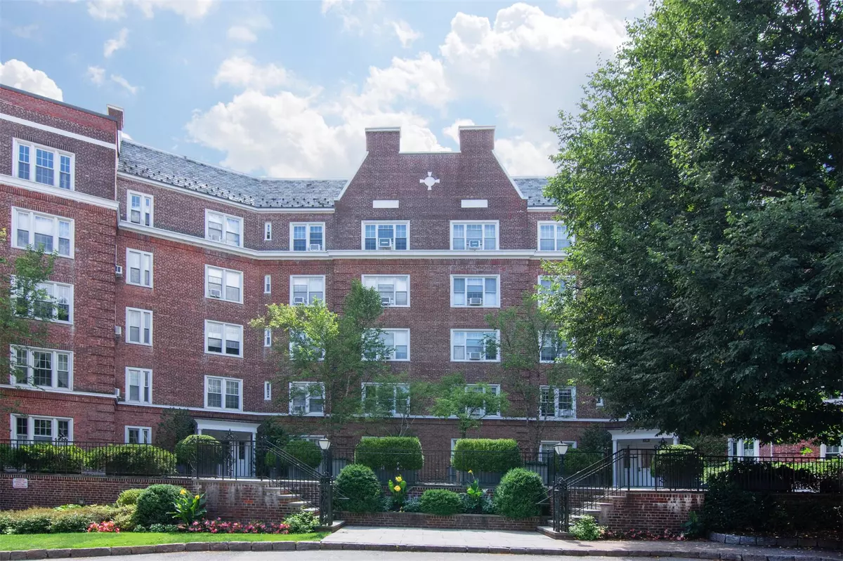 Bronxville, NY 10708,6 Midland GDNS #2E