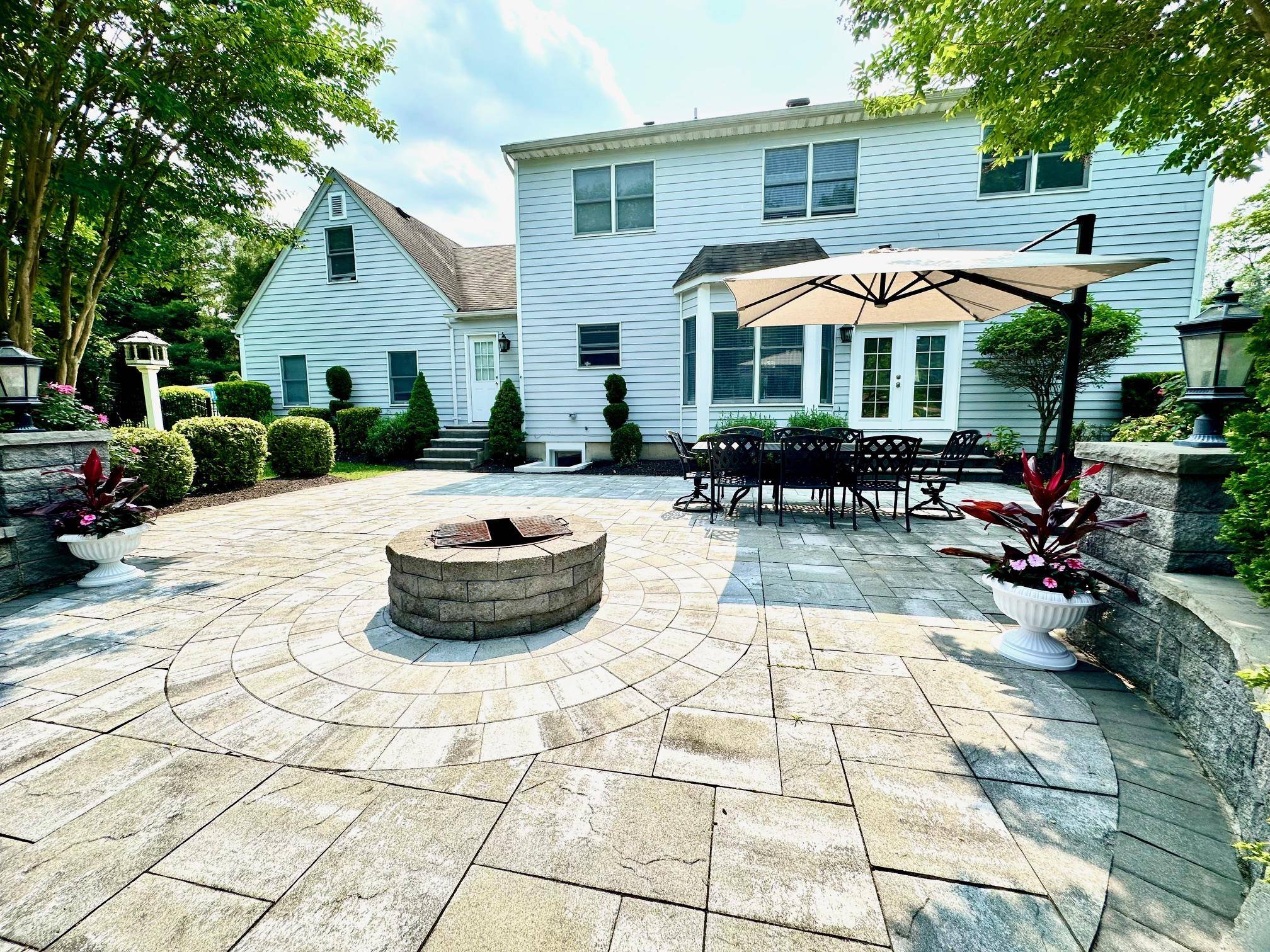 East Setauket, NY 11733,1 Ada LN