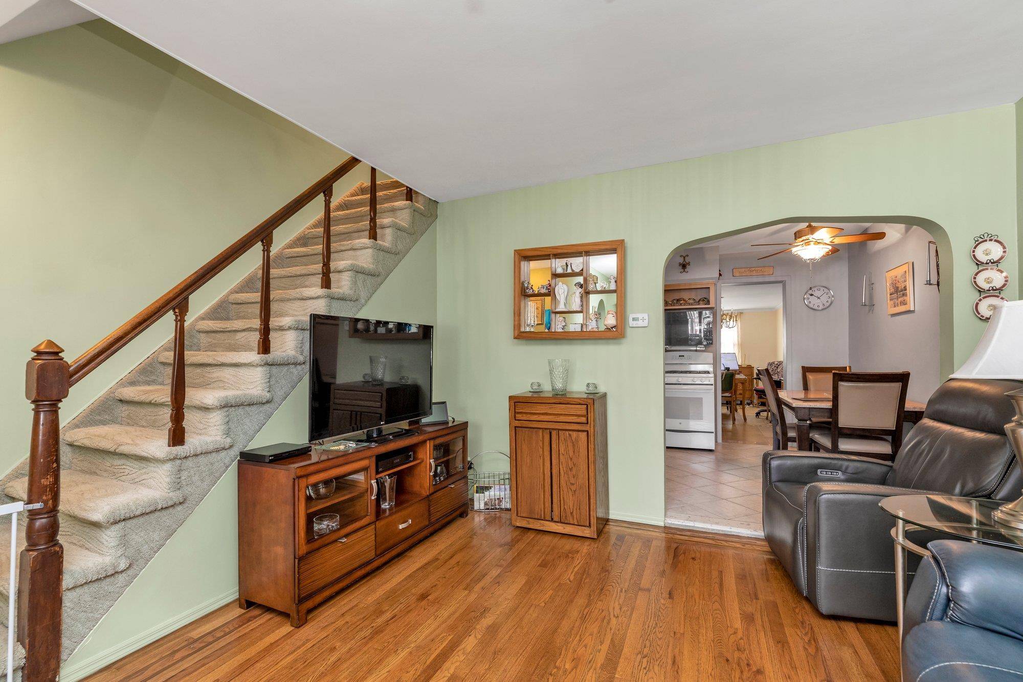 Middle Village, NY 11379,61-75 79th ST