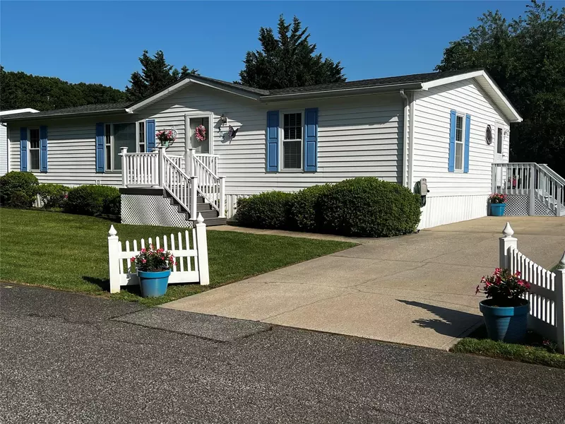 638 Fresh Pond AVE #305, Calverton, NY 11933