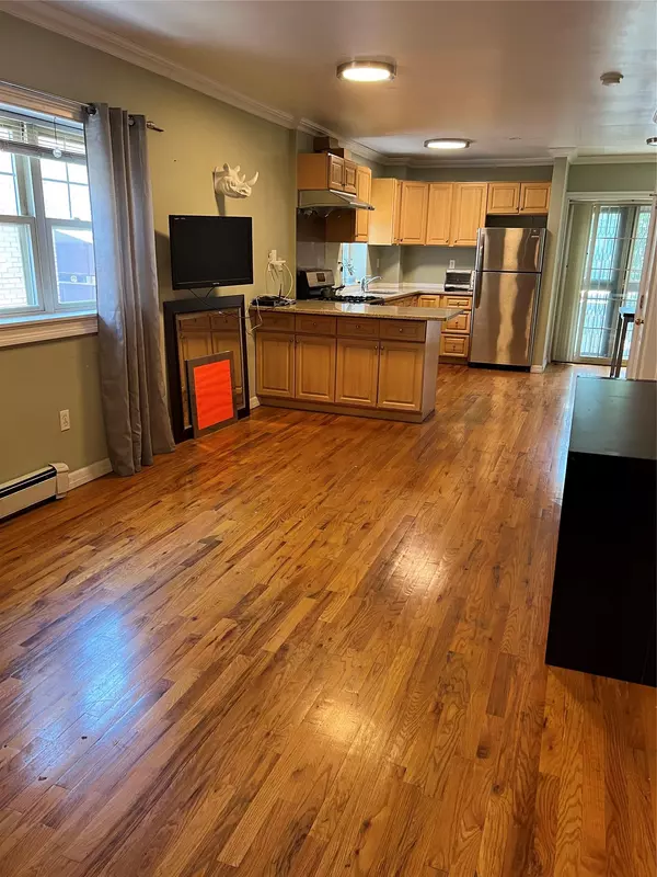Flushing, NY 11355,140-28 45th Ave