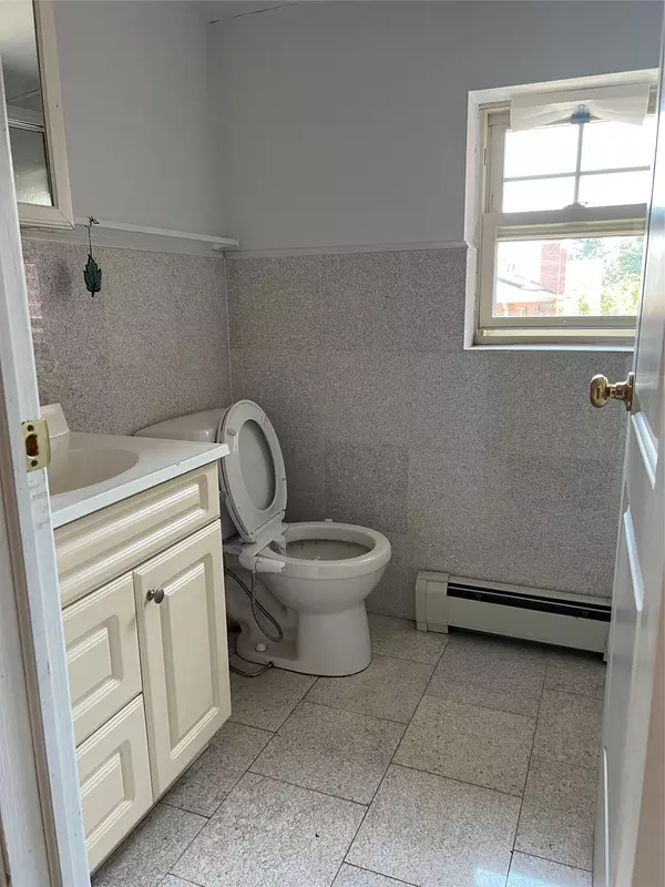 Flushing, NY 11355,140-28 45th Ave