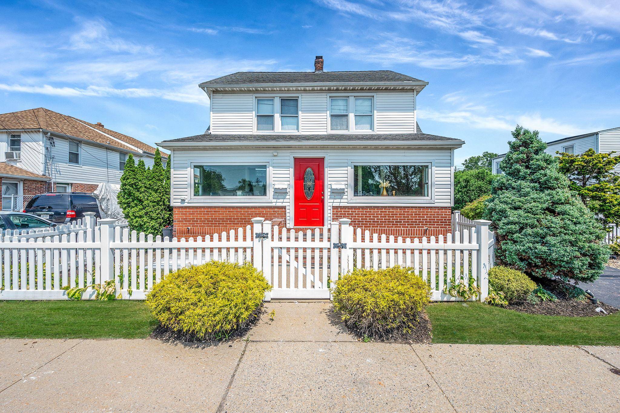 557 Newbridge RD, East Meadow, NY 11554