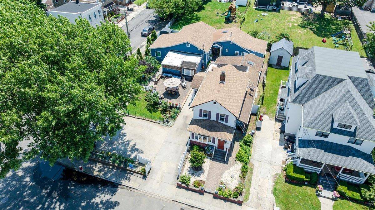 Inwood, NY 11096,137 Jefferson ST