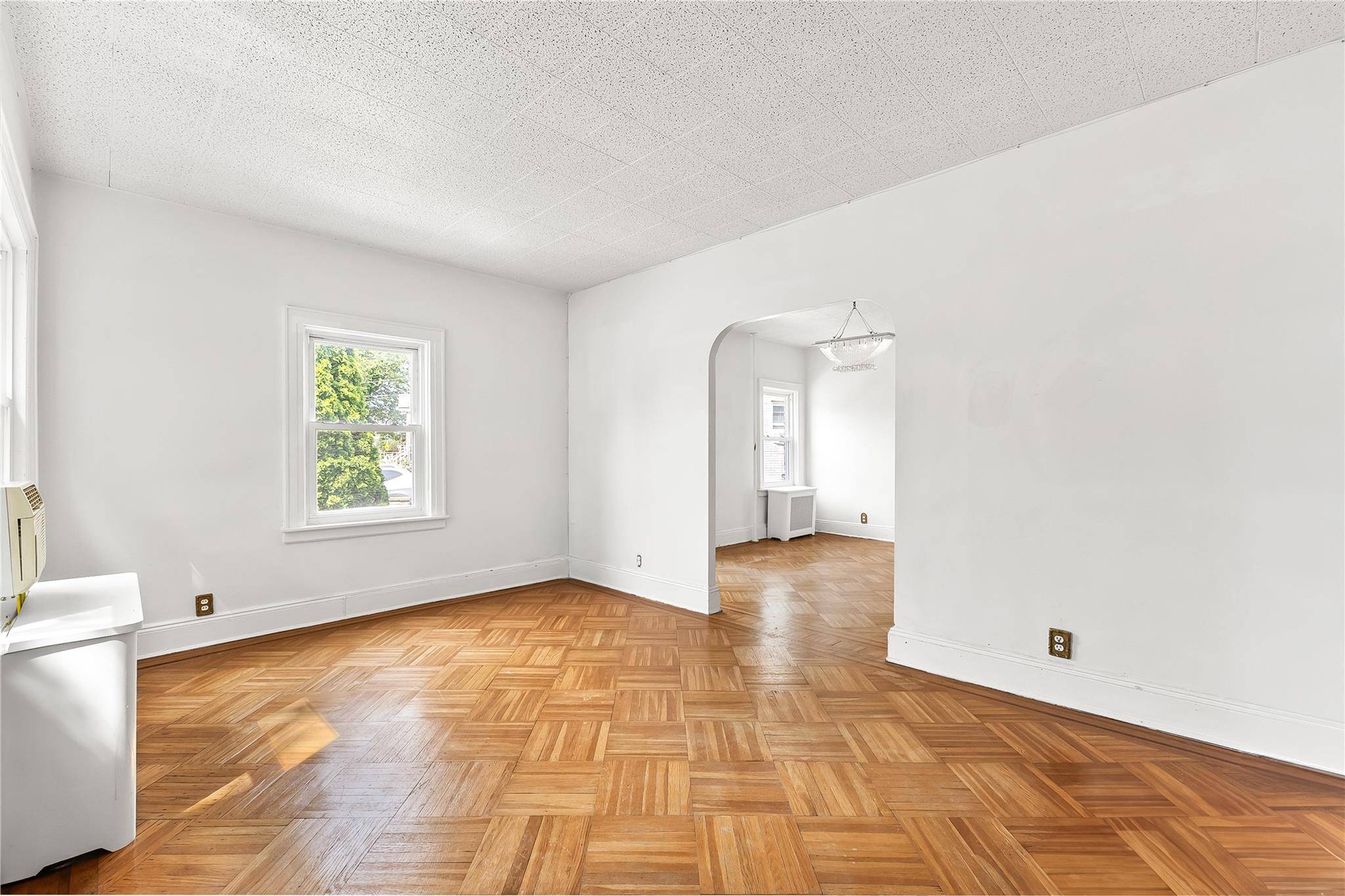 Middle Village, NY 11379,7539 Furmanville AVE