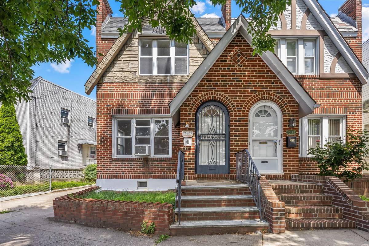 Middle Village, NY 11379,7539 Furmanville AVE