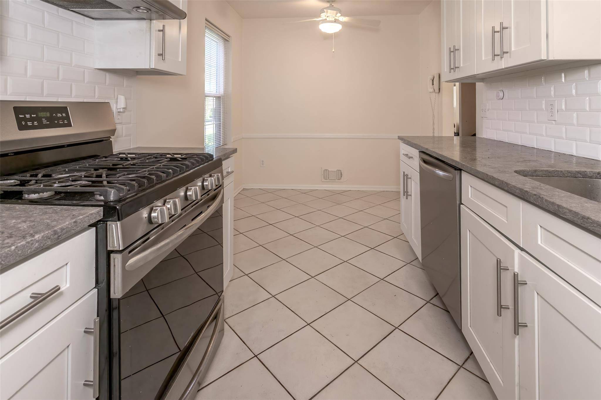Warwick, NY 10990,37 Candlestick CT