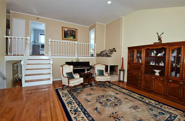 Syosset, NY 11791,14 Tacoma LN