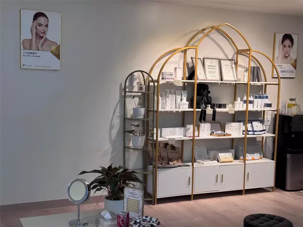 Flushing, NY 11354,36-50 main st 3F