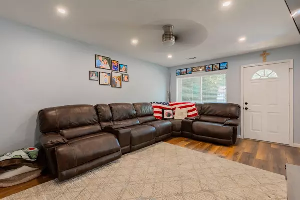 Holtsville, NY 11742,23 Storm DR