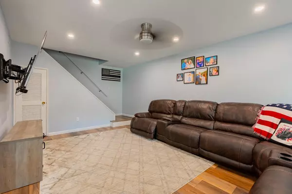 Holtsville, NY 11742,23 Storm DR