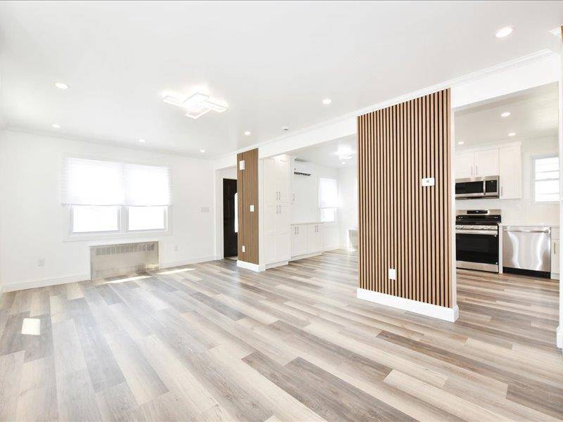 Mineola, NY 11501,180 Evelyn RD
