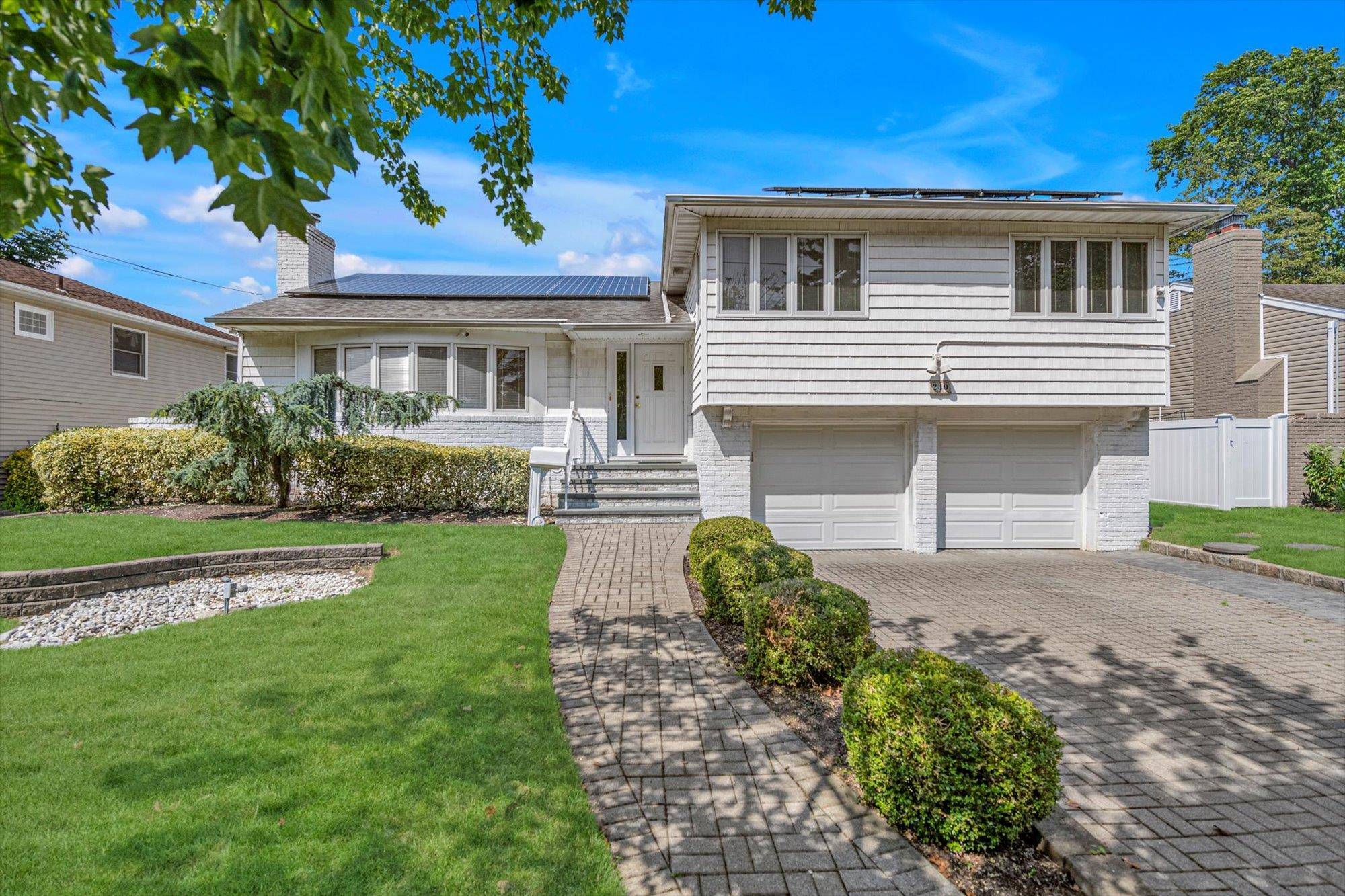 240 Somerset DR, Hewlett, NY 11557