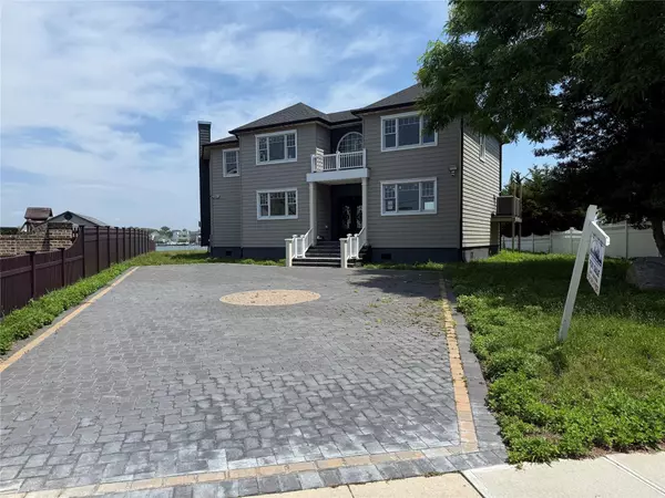 264 E Shore DR, Massapequa, NY 11758