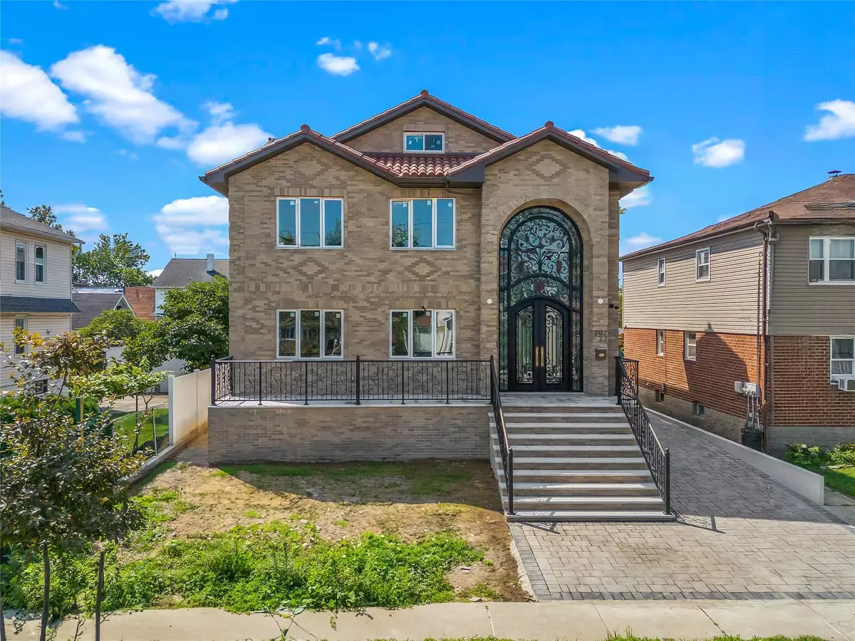 Bayside, NY 11361,20222 45th DR