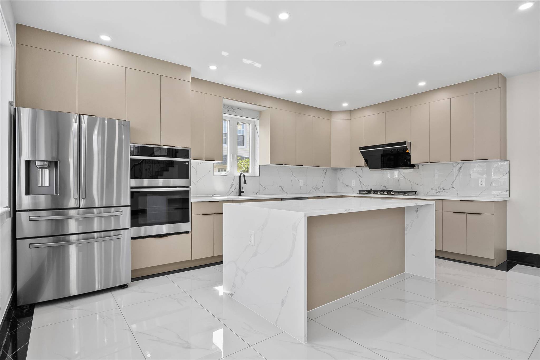 Bayside, NY 11361,20222 45th DR