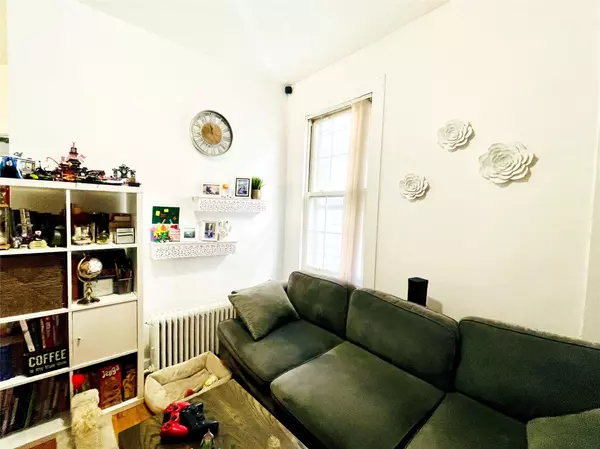 Elmhurst, NY 11373,83-10 Pettit AVE