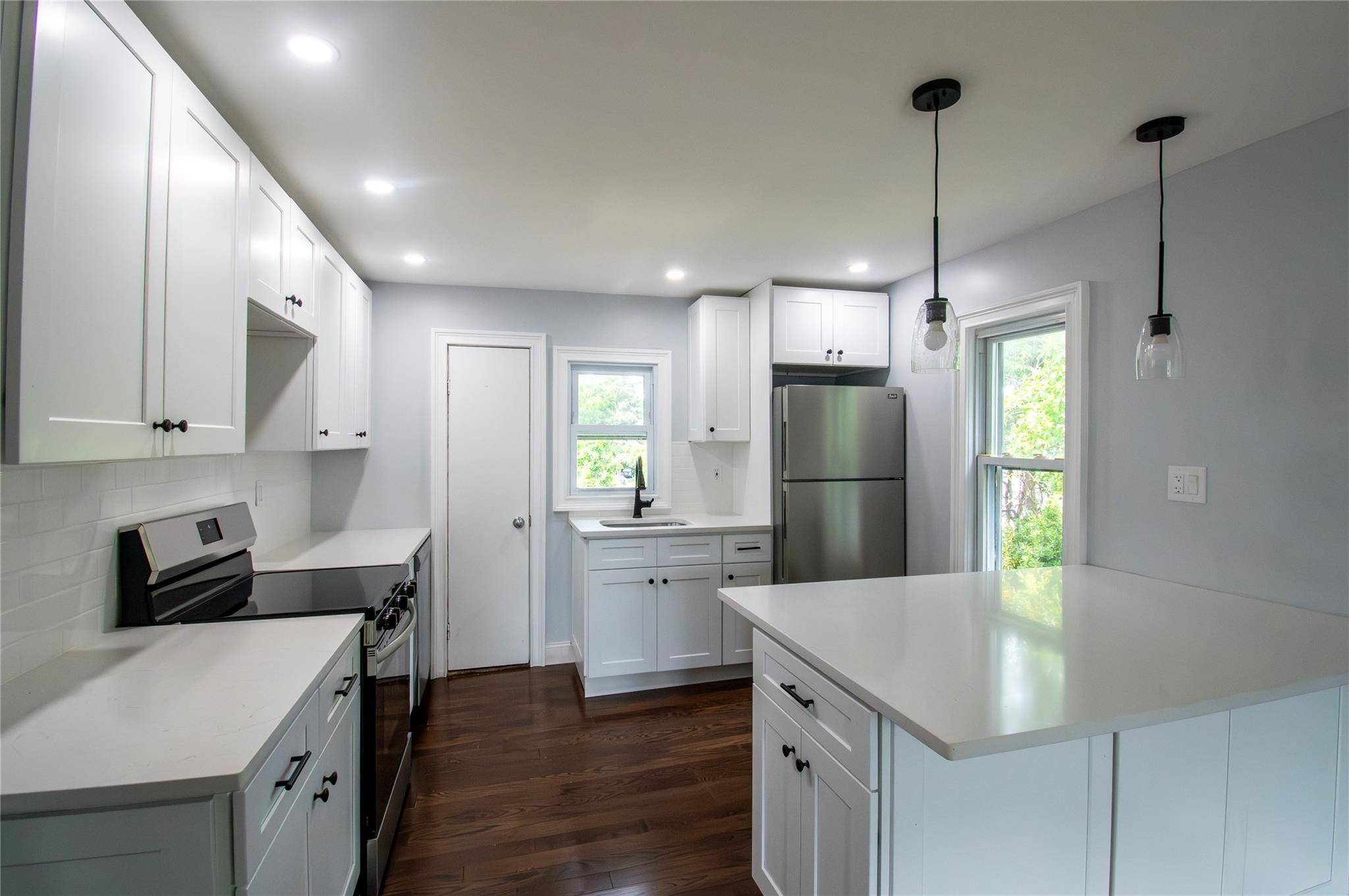 Rockville Centre, NY 11570,25 Hillside AVE #1