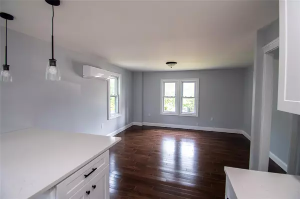 Rockville Centre, NY 11570,25 Hillside AVE #1