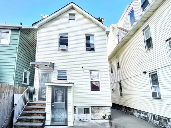 Elmhurst, NY 11373,83-08 Pettit AVE