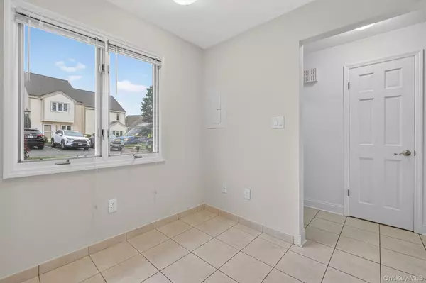 Peekskill, NY 10566,204 Stoneway LN