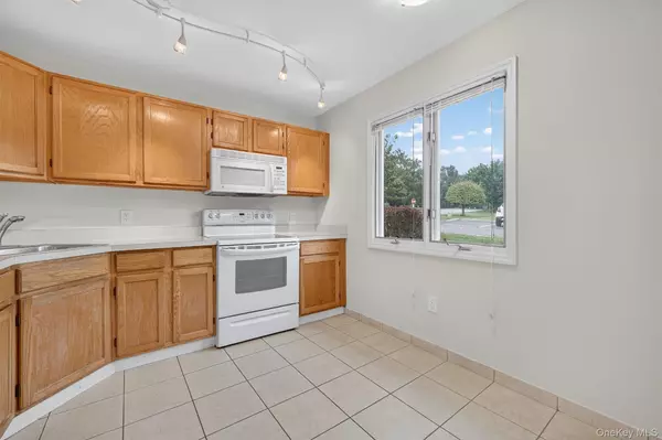 Peekskill, NY 10566,204 Stoneway LN