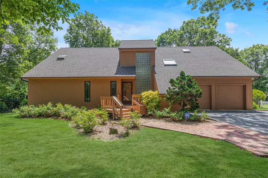 50 Valleywood RD, Commack, NY 11725