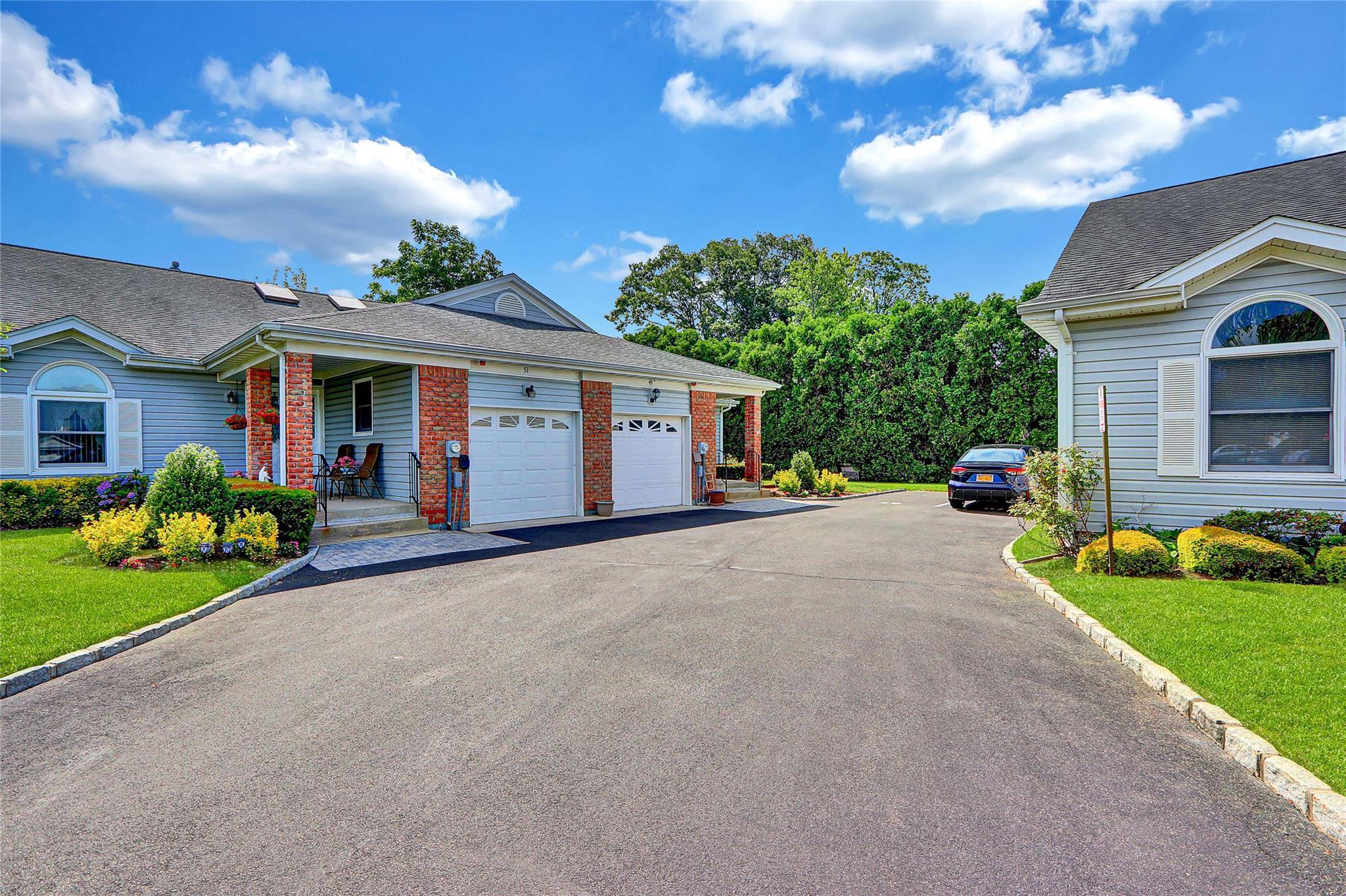 North Babylon, NY 11703,49 Primrose LN