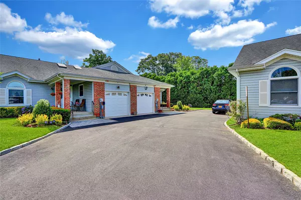 North Babylon, NY 11703,49 Primrose LN