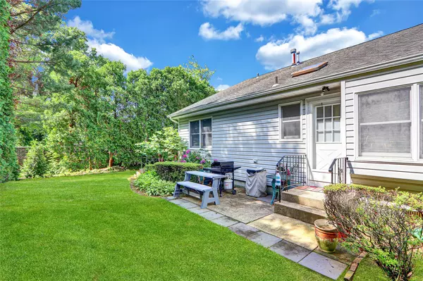 North Babylon, NY 11703,49 Primrose LN
