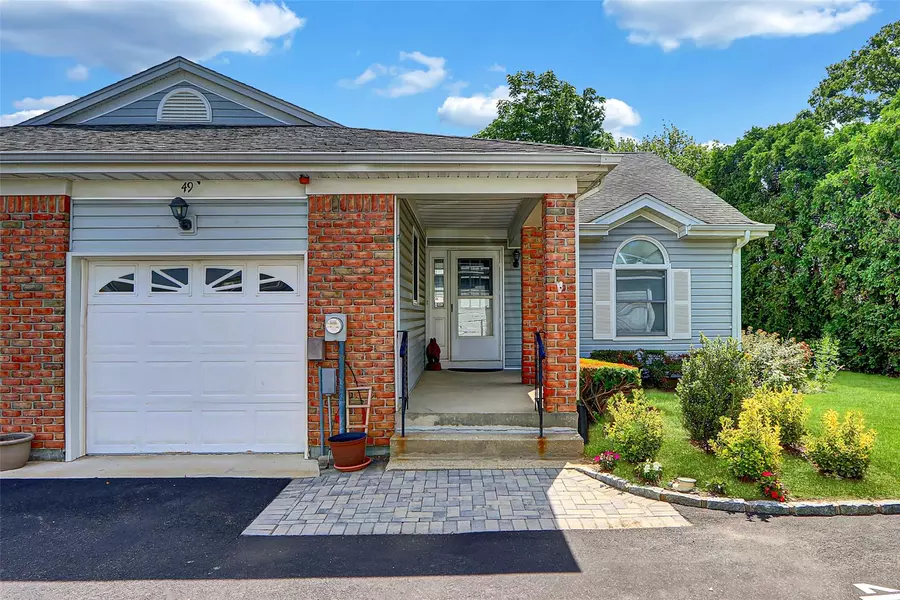 49 Primrose LN, North Babylon, NY 11703