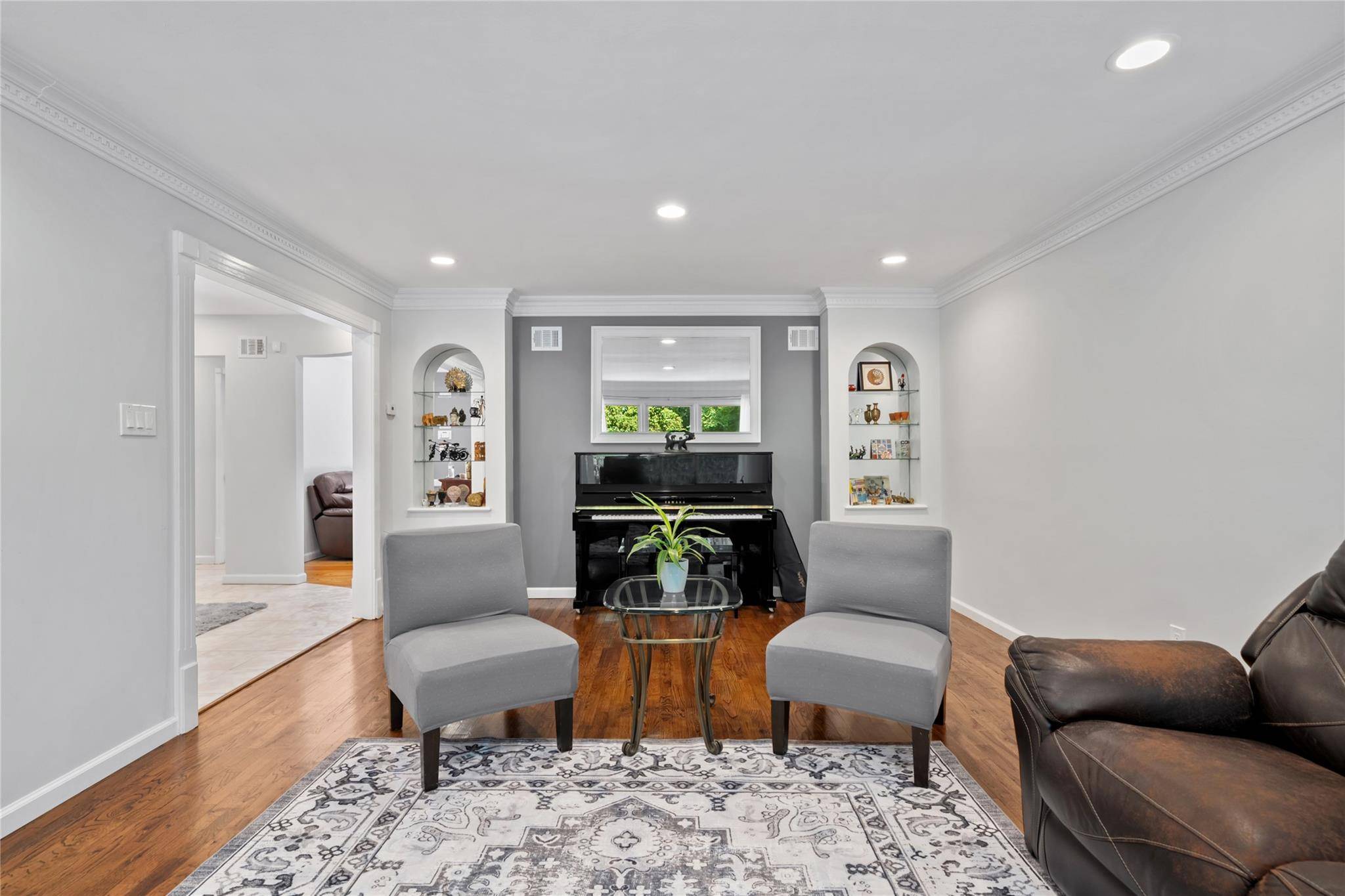 Woodbury, NY 11797,10 Hunting Hill RD