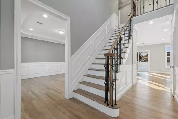 Westbury, NY 11590,51 Bedford AVE