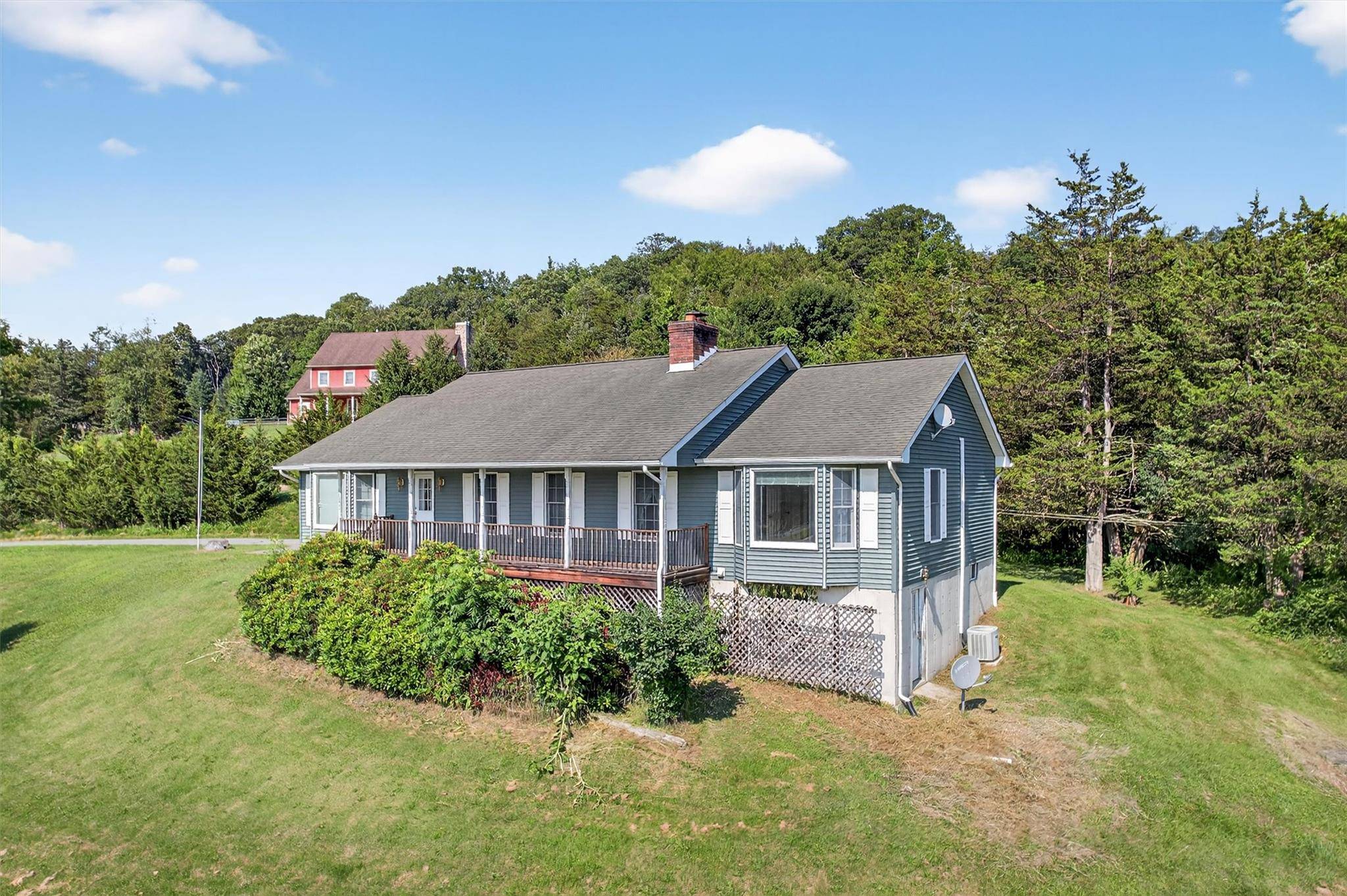 81 Hambletonian RD, Chester, NY 10918