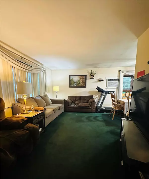 Farmingville, NY 11738,7 Oaklawn AVE