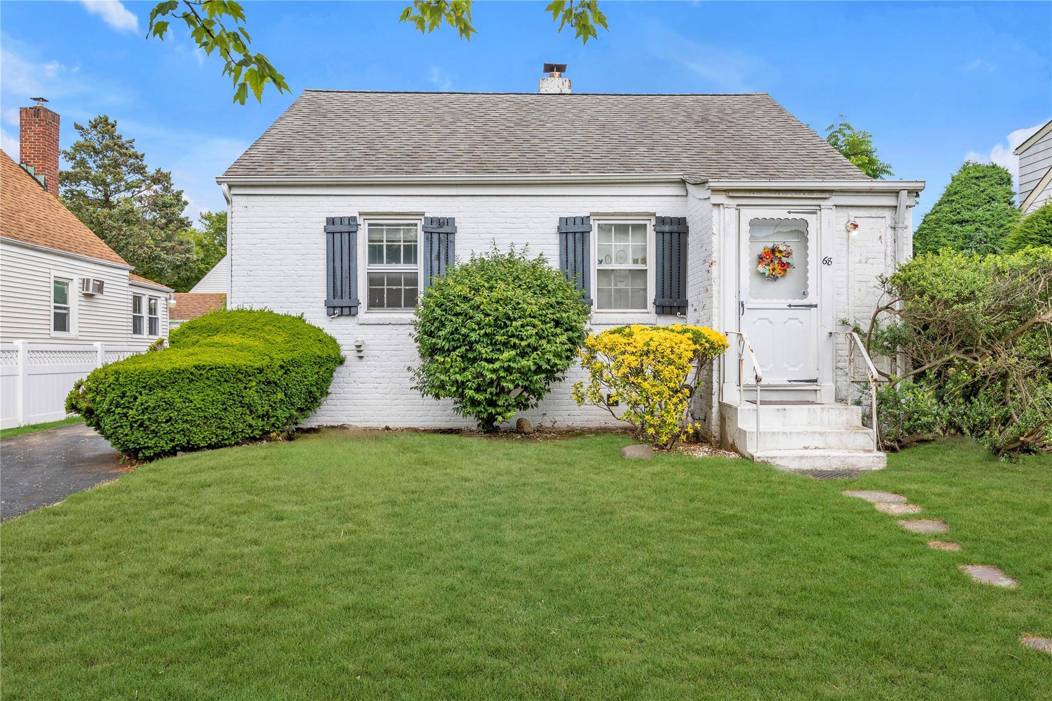68 Moore ST, New Hyde Park, NY 11040