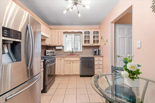 Howard Beach, NY 11414,91-23 156th AVE