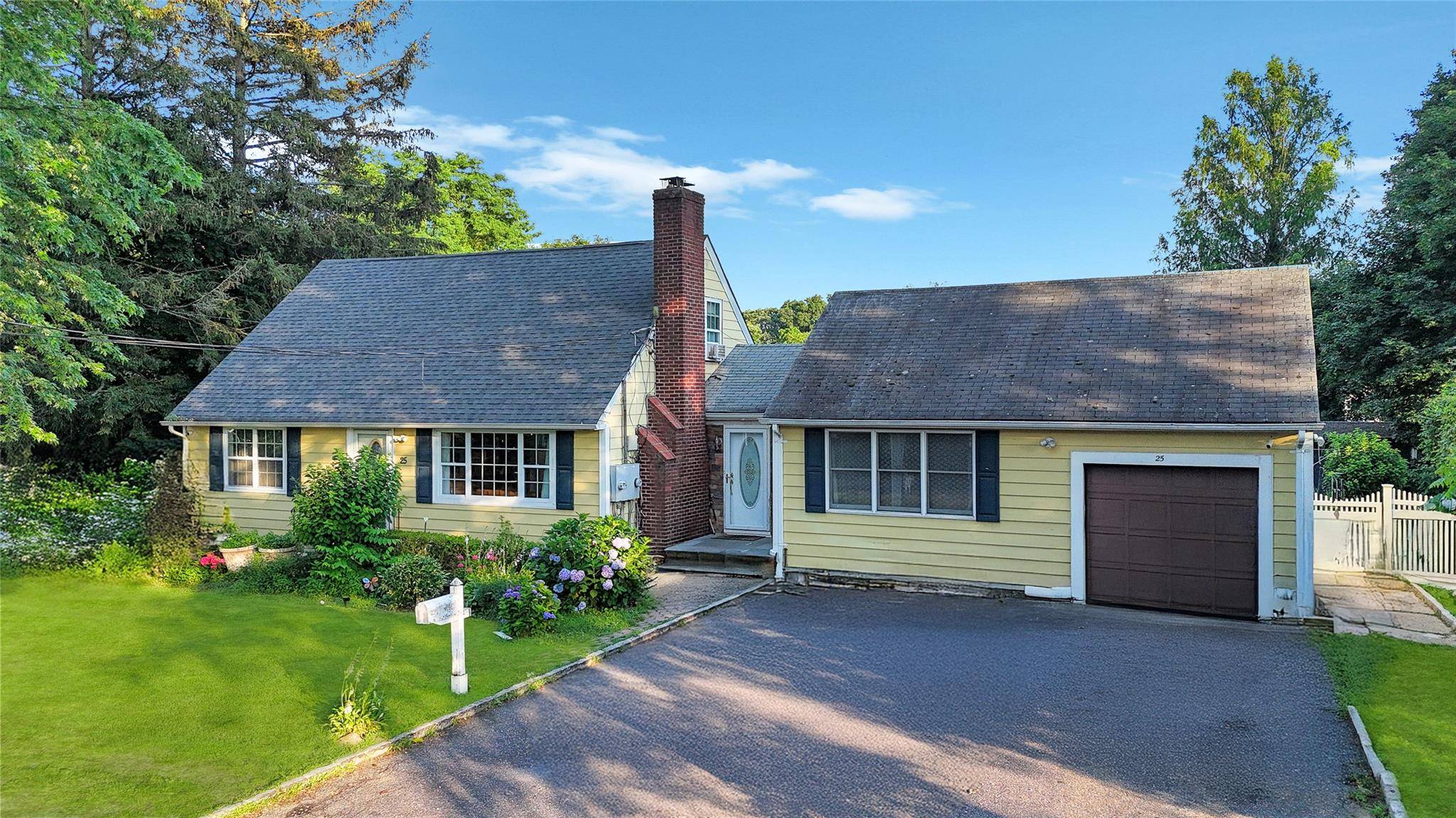 Huntington Station, NY 11746,25 E 13th ST