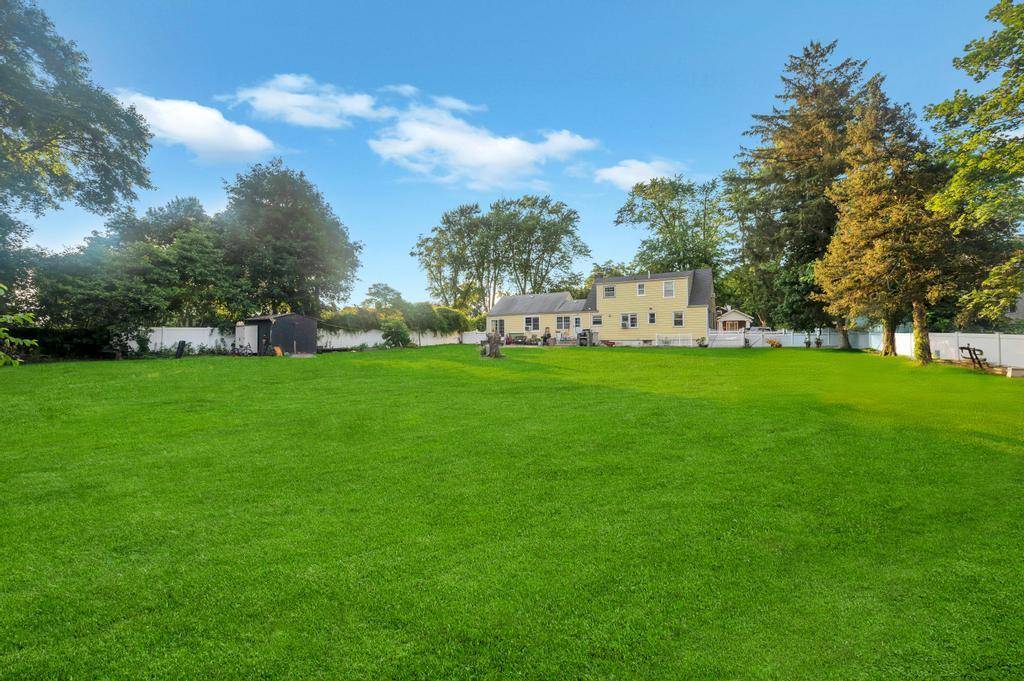 Huntington Station, NY 11746,25 E 13th ST