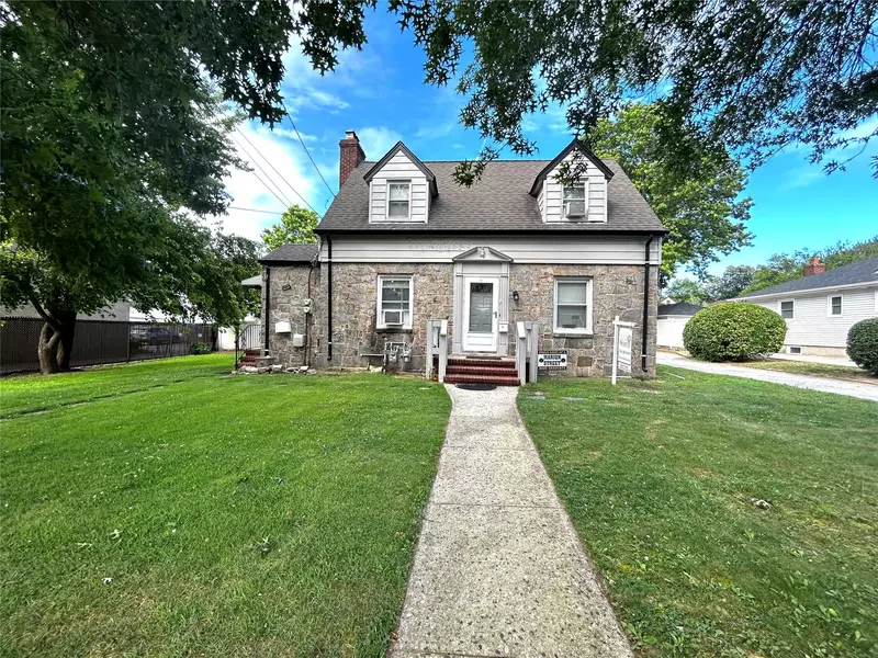 11 Duryea PL, Lynbrook, NY 11563