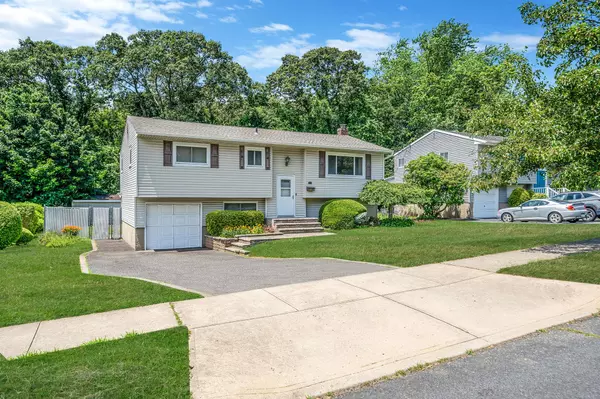Commack, NY 11725,16 Wenmore RD