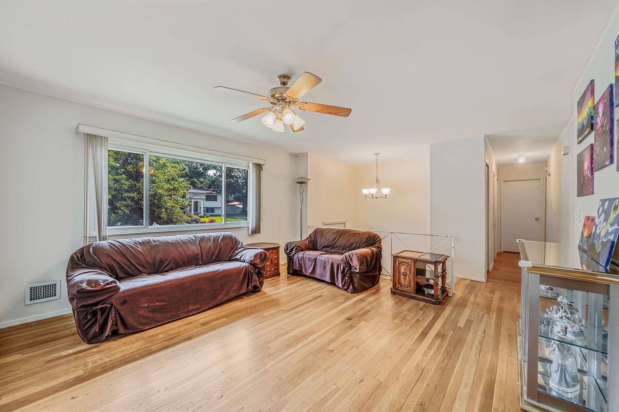 Commack, NY 11725,16 Wenmore RD