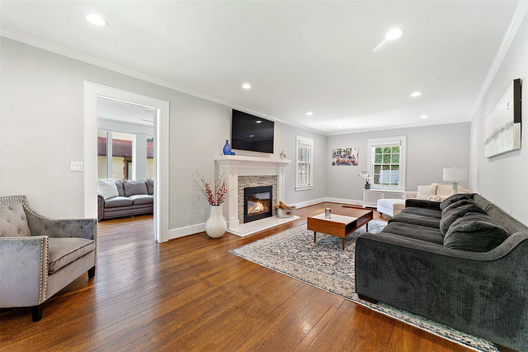 White Plains, NY 10605,7 Murchison PL