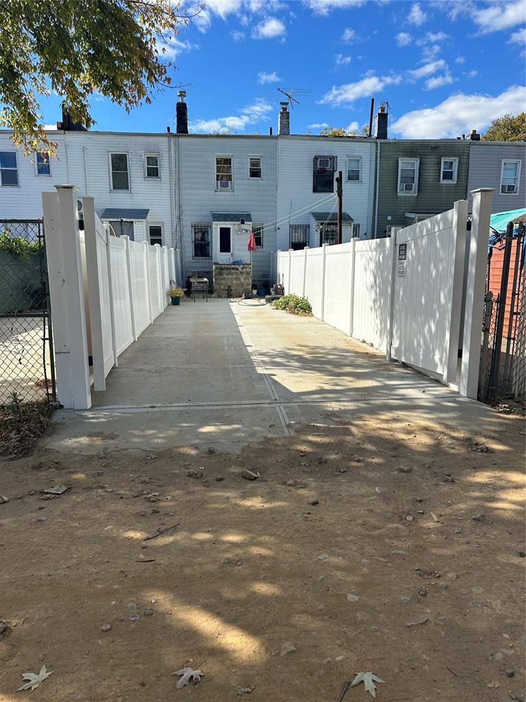 Jamaica, NY 11434,118-29 152nd ST
