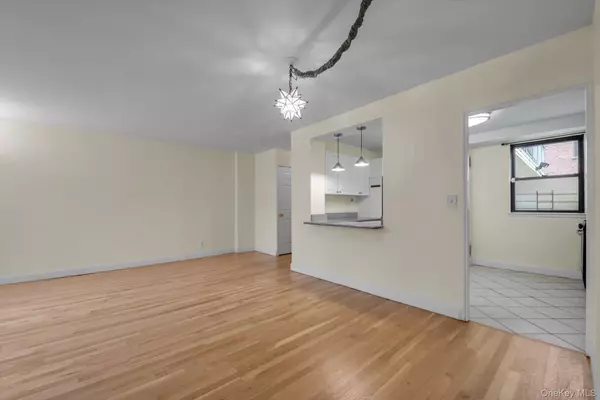 Bronx, NY 10471,4705 Henry Hudson Pkwy #1J