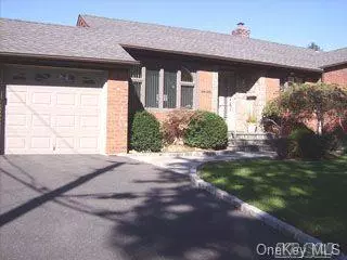 New Hyde Park, NY 11040,4 Nassau DR