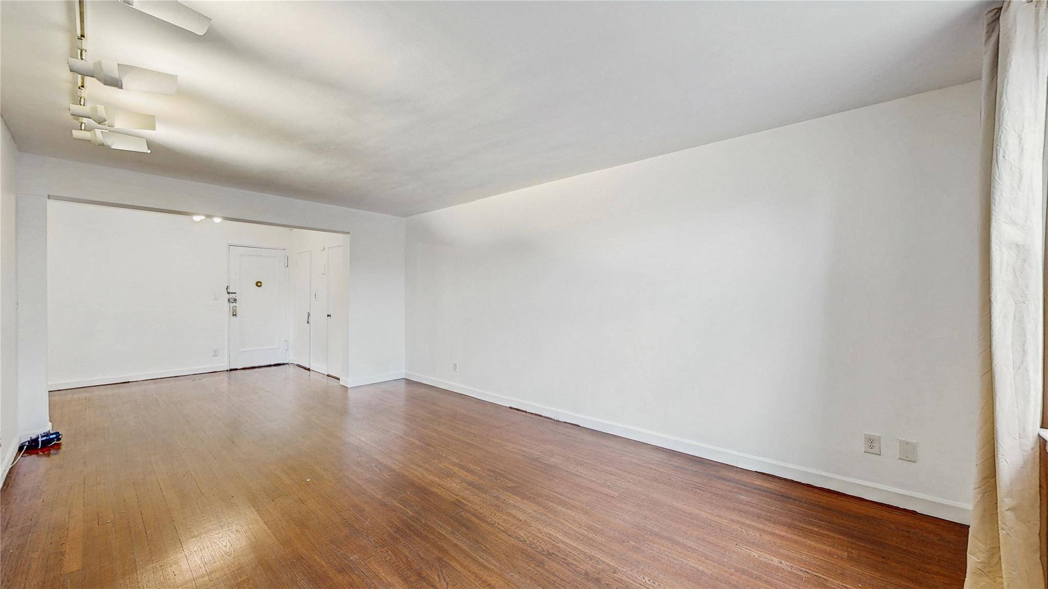 Forest Hills, NY 11375,102-55 67th DR #5C