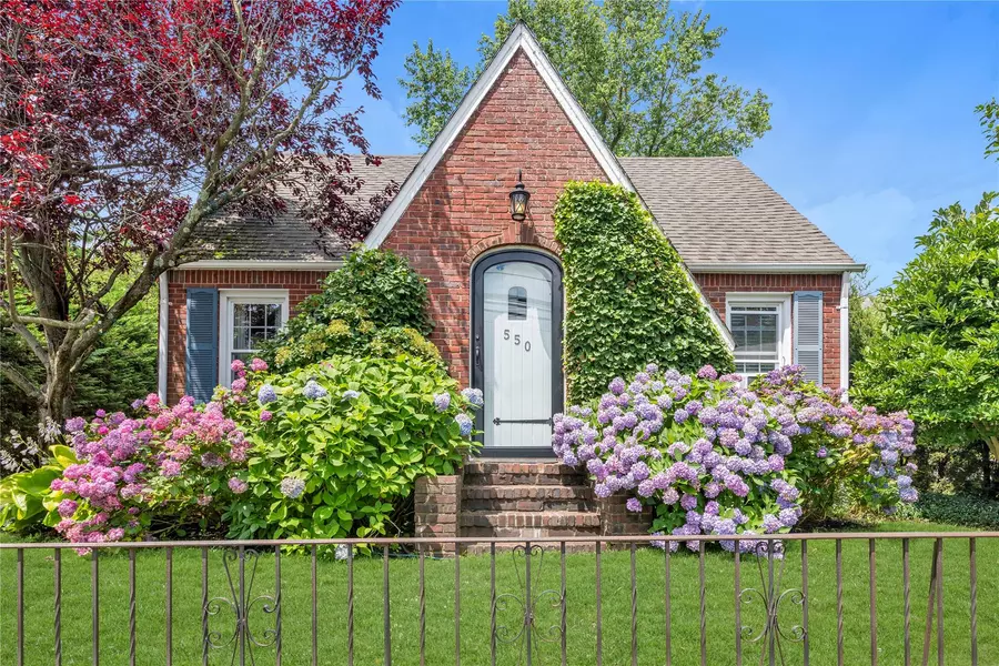 550 Nassau BLVD, West Hempstead, NY 11552