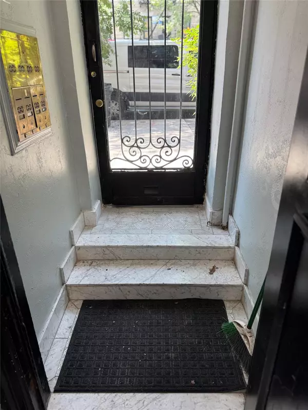 New York (manhattan), NY 10029,239 East 116 ST