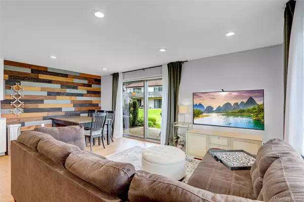 Freeport, NY 11520,1 Anchorage WAY #301